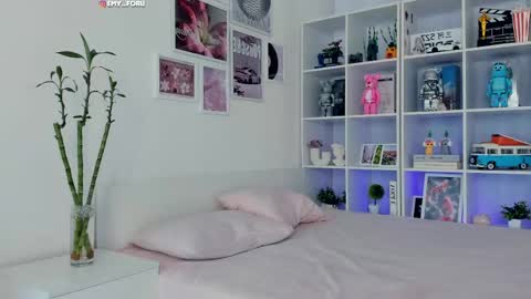 Hey i am  Emily     am -  pm online show from April 2026 05:16:02 PM