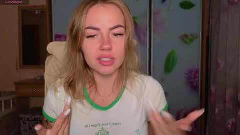 Snapshot of emilyrobbie chatting on October 2025 06:25:02 PM Emily Robbie online show from October 2025 06:25:02 PM