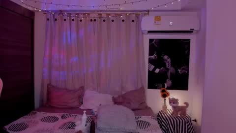 Snapshot of emilyrosss_ chatting on January 2025 07:08:02 AM EMILY online show from January 2025 07:08:02 AM