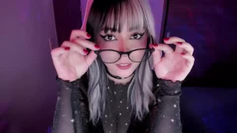 Snapshot of emilyrosss_ chatting on February 2025 03:53:01 AM EMILY online show from February 2025 03:53:01 AM