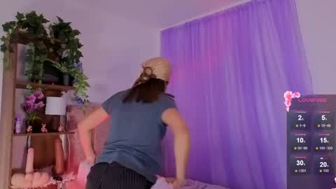 Snapshot of emilyrousex chatting on November 2025 02:10:01 PM emilyrousex online show from November 2025 02:10:01 PM