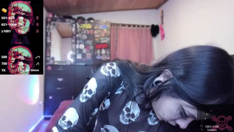 Snapshot of emilyrymer chatting on December 2024 11:19:02 PM Emily Support me to have 100 likes plx online show from December 2024 11:19:02 PM