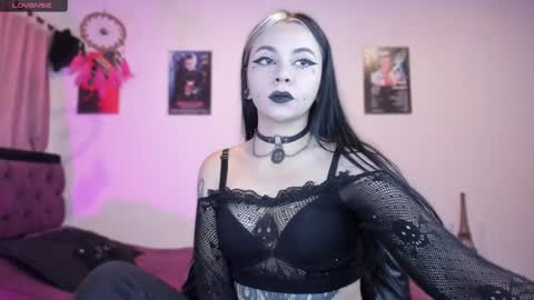 Snapshot of emilyrymer chatting on January 2025 10:10:01 PM Emily Support me to have 100 likes plx online show from January 2025 10:10:01 PM