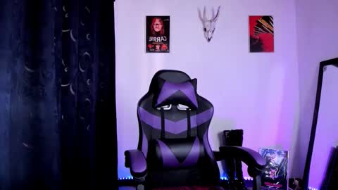 Snapshot of emilyrymer chatting on September 2025 09:09:01 PM Emily Support me to have 100 likes plx online show from September 2025 09:09:01 PM