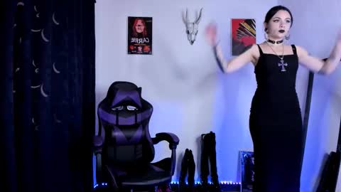 Snapshot of emilyrymer chatting on October 2025 07:03:01 PM Emily Support me to have 100 likes plx online show from October 2025 07:03:01 PM