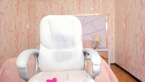 Snapshot of emilywhinfre chatting on April 2026 04:54:02 PM Emily 2200 - 600GMT-5 online show from April 2026 04:54:02 PM