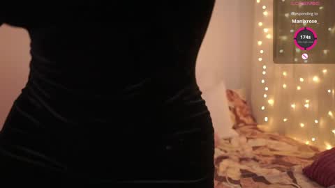 Snapshot of emilyxrose_ chatting on February 2025 10:43:01 PM IG thickemmsss online show from February 2025 10:43:01 PM