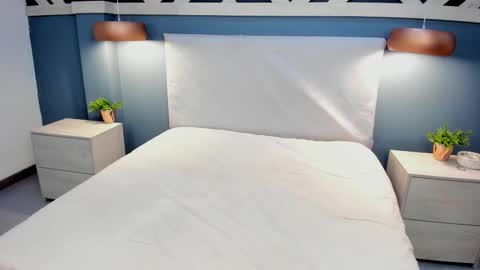 Emily  online show from December 2025 12:53:02 PM