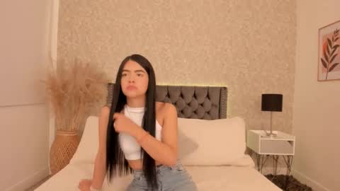 Snapshot of emma_1025 chatting on February 2025 08:30:02 PM emma  online show from February 2025 08:30:02 PM