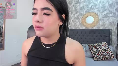 Snapshot of emma_1025 chatting on October 2025 12:02:01 PM emma  online show from October 2025 12:02:01 PM