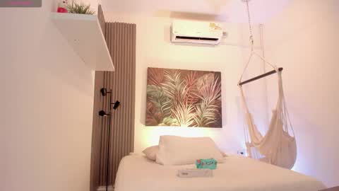 Snapshot of emma_alice_ chatting on January 2026 10:29:02 AM Alice online show from January 2026 10:29:02 AM