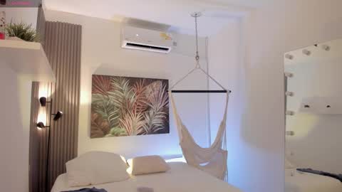 Snapshot of emma_alice_ chatting on January 2026 10:28:02 AM Alice online show from January 2026 10:28:02 AM