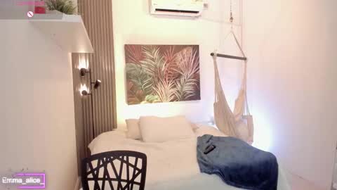 Snapshot of emma_alice_ chatting on January 2026 10:42:02 AM Alice online show from January 2026 10:42:02 AM