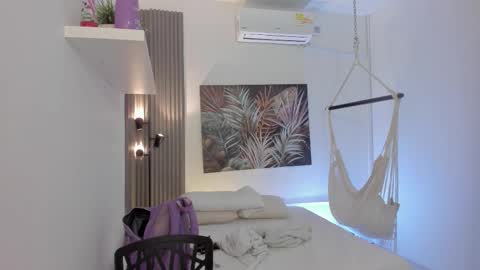 Snapshot of emma_alice_ chatting on February 2026 11:42:02 AM Alice online show from February 2026 11:42:02 AM