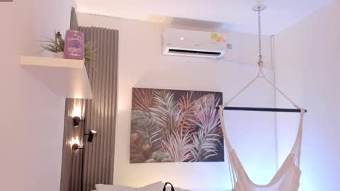 Snapshot of emma_alice_ chatting on February 2026 10:44:02 AM Alice online show from February 2026 10:44:02 AM