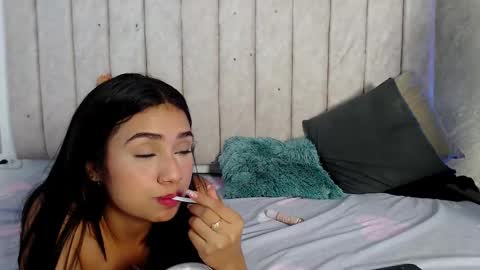 Snapshot of emma_and_aysha chatting on March 2025 05:39:02 PM emma_and_aysha online show from March 2025 05:39:02 PM