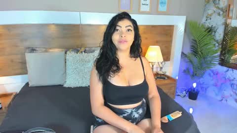 Snapshot of emma_bakker_ chatting on February 2025 12:00:02 PM Emma online show from February 2025 12:00:02 PM