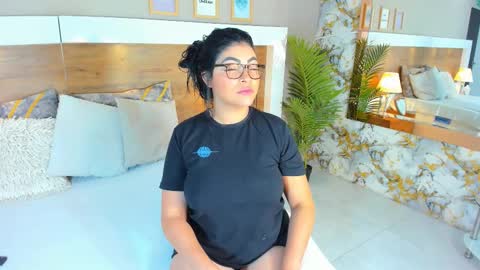 Snapshot of emma_bakker_ chatting on February 2025 12:59:02 PM Emma online show from February 2025 12:59:02 PM