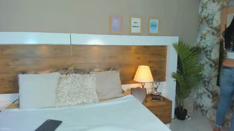 Snapshot of emma_bakker_ chatting on March 2025 12:00:01 PM Emma online show from March 2025 12:00:01 PM