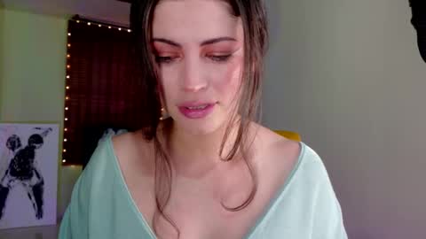 Emma online show from October 2025 09:01:01 PM