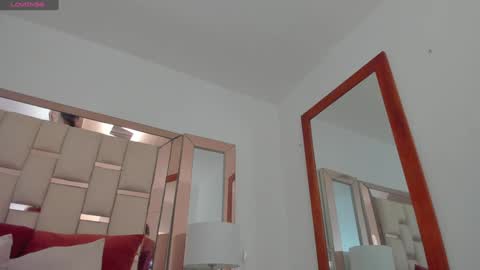 Snapshot of emma_castilloo chatting on December 2024 10:48:01 PM Emma Castillo online show from December 2024 10:48:01 PM