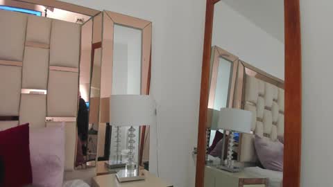 Snapshot of emma_castilloo chatting on February 2025 03:32:02 AM Emma Castillo online show from February 2025 03:32:02 AM