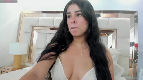 Snapshot of emma_castilloo chatting on August 2026 06:10:01 PM Emma Castillo online show from August 2026 06:10:01 PM