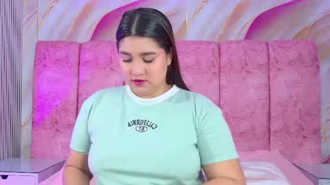 Snapshot of emma_curvy1 chatting on July 2026 03:46:02 AM Emma online show from July 2026 03:46:02 AM