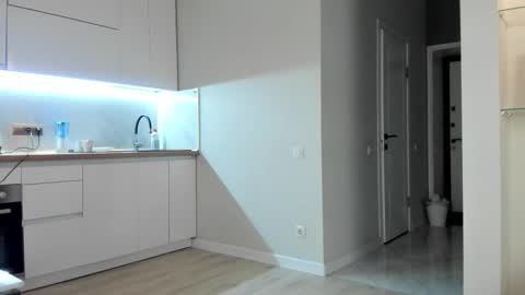 Emma online show from November 2025 03:39:02 AM