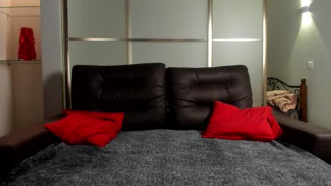 Emma online show from December 2025 04:28:02 AM