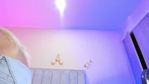 Snapshot of emma_hearts chatting on February 2026 04:13:02 AM emma_hearts online show from February 2026 04:13:02 AM