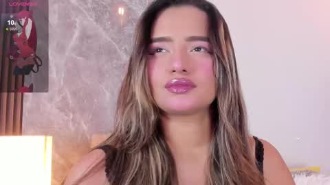 Snapshot of emma_hunter_ chatting on November 2025 04:12:01 AM Emma online show from November 2025 04:12:01 AM