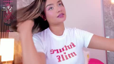 Snapshot of emma_hunter_ chatting on November 2025 04:00:01 AM Emma online show from November 2025 04:00:01 AM