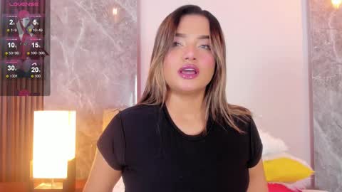 Snapshot of emma_hunter_ chatting on November 2025 03:40:02 AM Emma online show from November 2025 03:40:02 AM