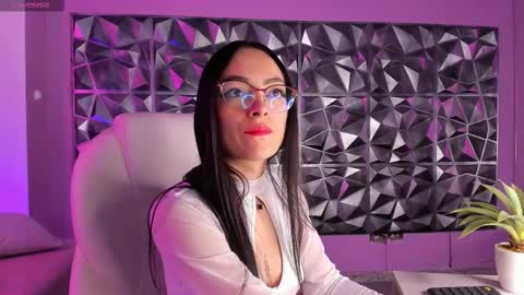 emma online show from November 2025 08:58:02 PM