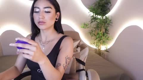 Emma online show from December 2025 04:50:01 AM