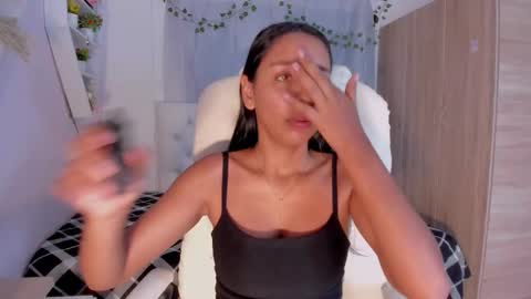 Emma online show from December 2025 07:19:02 PM