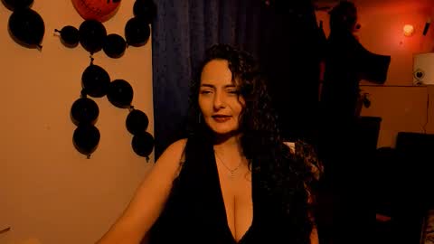 Snapshot of emma_luxy chatting on October 2025 12:33:01 AM emma luxy online show from October 2025 12:33:01 AM