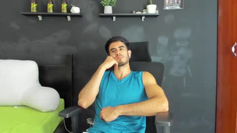 Snapshot of emma_muscle_ chatting on February 2025 09:25:02 PM emma online show from February 2025 09:25:02 PM