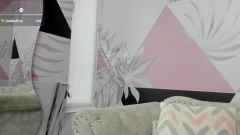 Snapshot of emma_petite4u chatting on January 2025 09:20:01 PM Emma online show from January 2025 09:20:01 PM