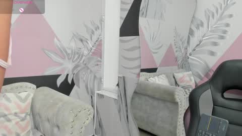 Snapshot of emma_petite4u chatting on January 2025 11:58:02 AM Emma online show from January 2025 11:58:02 AM