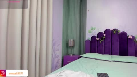 Snapshot of emma_petite4u chatting on February 2025 09:39:02 PM Emma online show from February 2025 09:39:02 PM