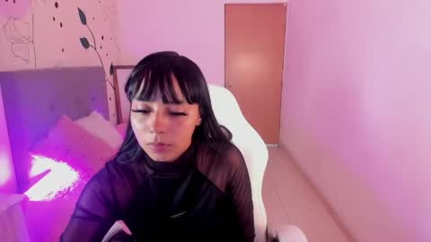 emma_rouxx online show from April 2026 07:07:01 PM