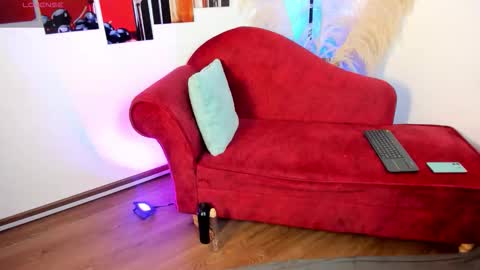 Snapshot of emma_s3xxy chatting on November 2025 12:04:02 PM emma online show from November 2025 12:04:02 PM