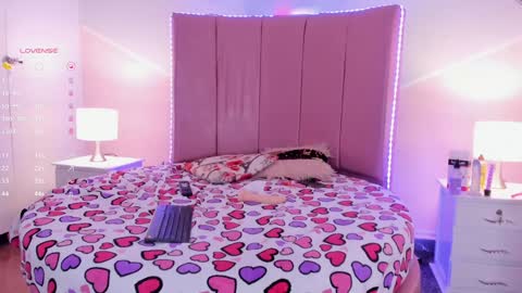 Snapshot of emma_whitee_ chatting on January 2025 03:07:01 PM emma_whitee_ online show from January 2025 03:07:01 PM