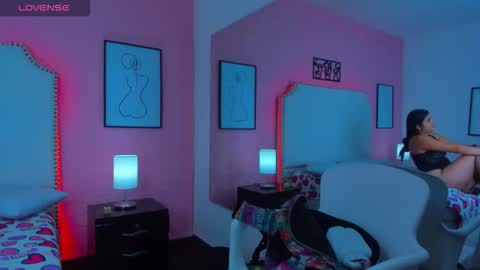 Snapshot of emma_whitee_ chatting on November 2025 12:59:02 PM emma_whitee_ online show from November 2025 12:59:02 PM