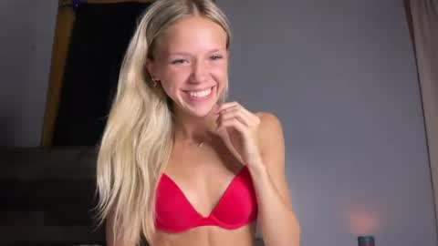 Snapshot of emmaabennett chatting on July 2026 02:44:01 AM Emma Bennett online show from July 2026 02:44:01 AM
