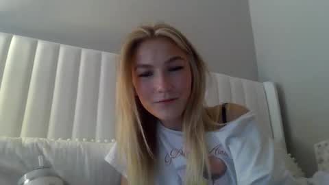 Snapshot of emmabrooksxo chatting on February 2026 12:53:01 AM Emmaxbrooksxo online show from February 2026 12:53:01 AM
