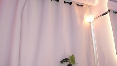 emmaclark_1 online show from November 2025 10:01:02 PM