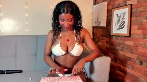 Snapshot of emmaconneer chatting on December 2024 05:05:02 PM Emma online show from December 2024 05:05:02 PM